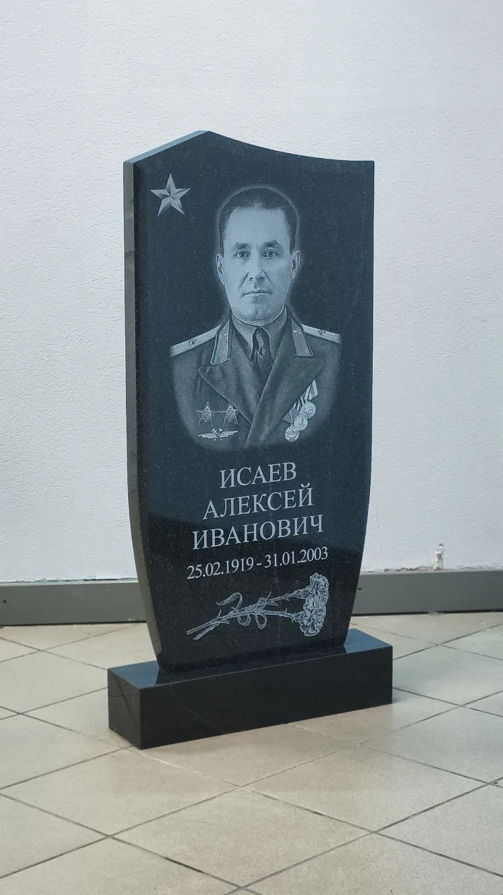 Гранитный памятник на могилу — работа №8 мастерской Обелиск-Гранит, Уфа