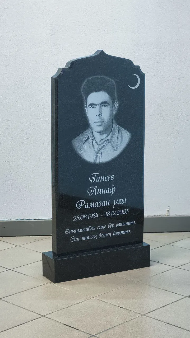 Гранитный памятник на могилу — работа №9 мастерской Обелиск-Гранит, Уфа
