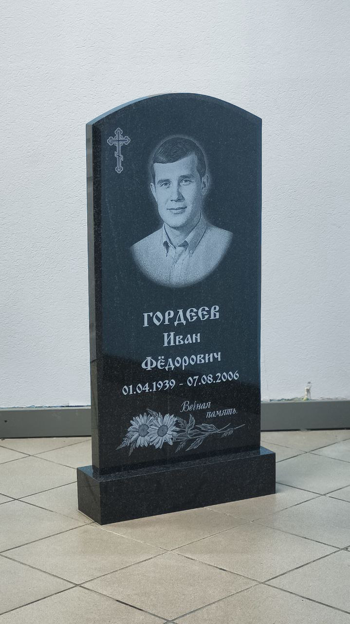Гранитный памятник на могилу — выполненная работа №7, Уфа